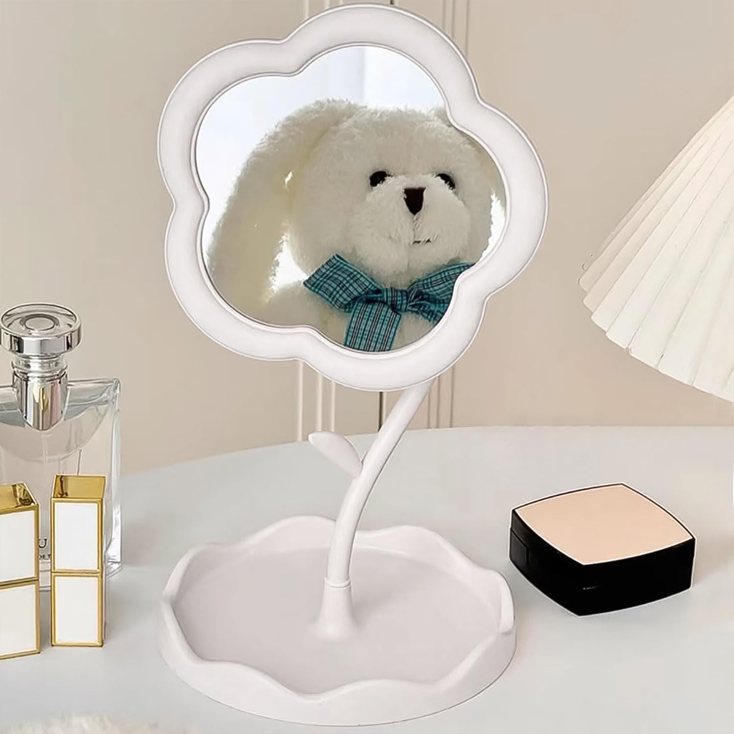 Flower Shaped Makeup Mirror 3