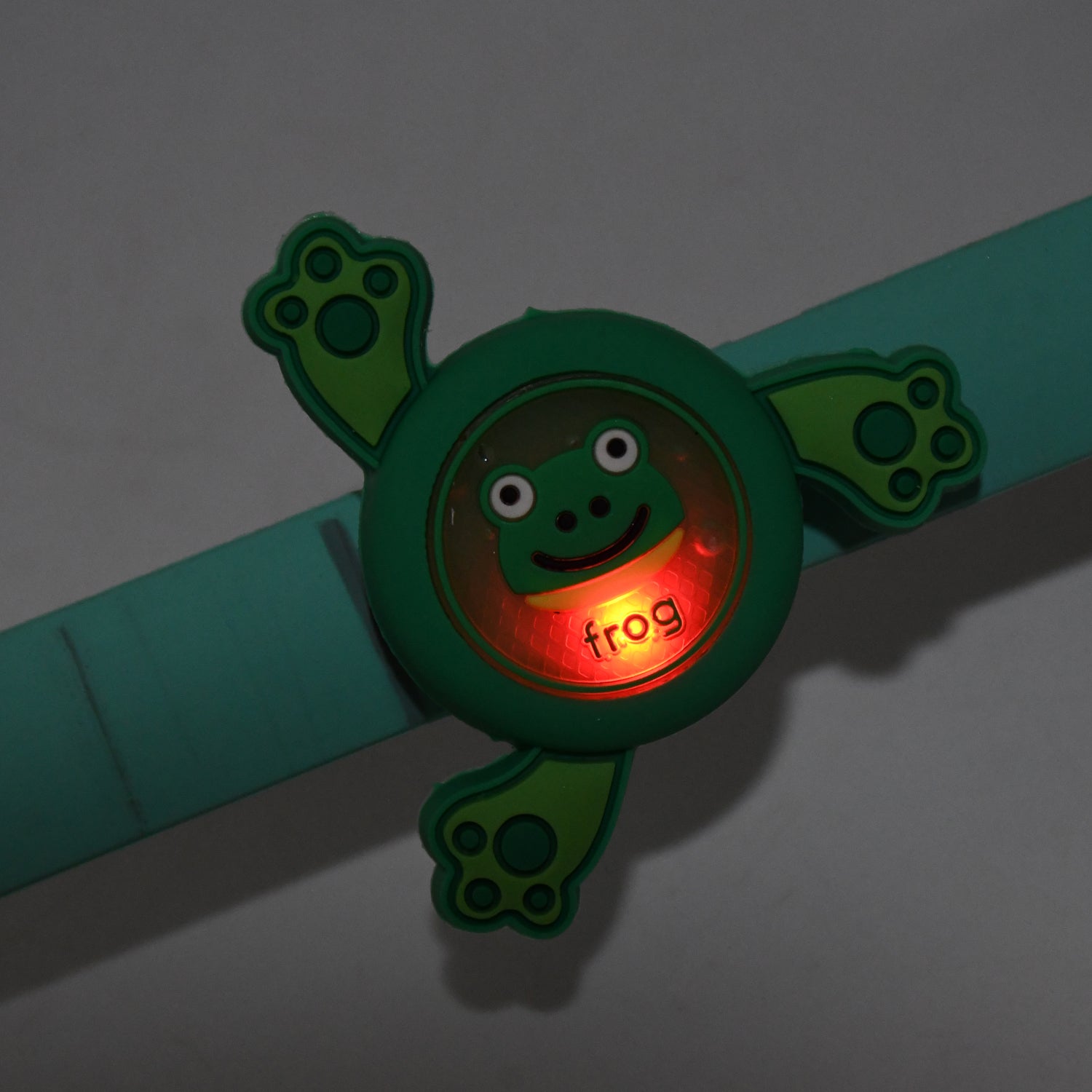 LED Light Spinning Slap Bracelet – Kids’ Cartoon Wristband (1 Pc)
