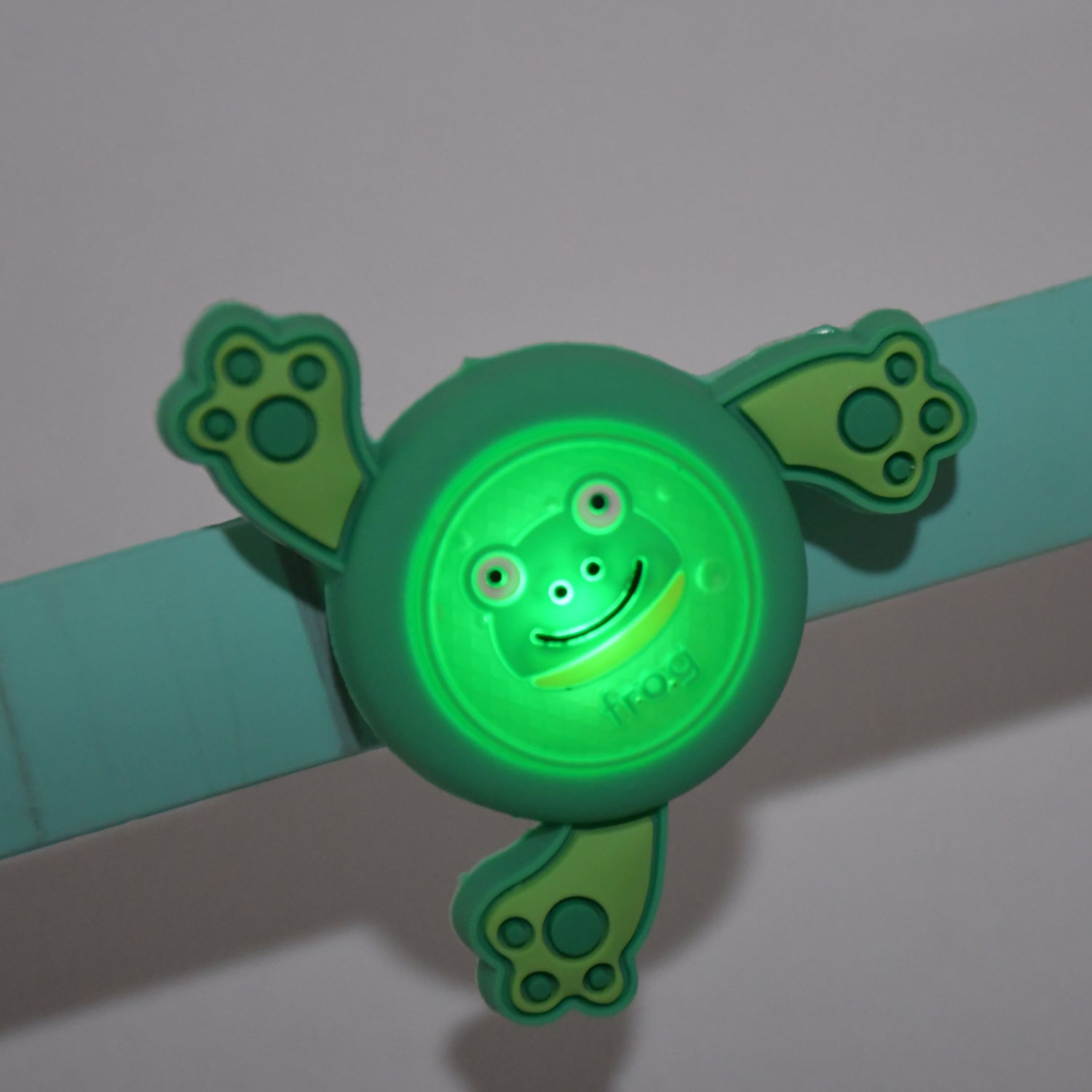 LED Light Spinning Slap Bracelet – Kids’ Cartoon Wristband (1 Pc)